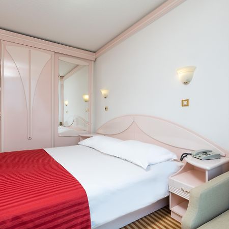 Hotel Zorna Plava Laguna Poreč Dış mekan fotoğraf