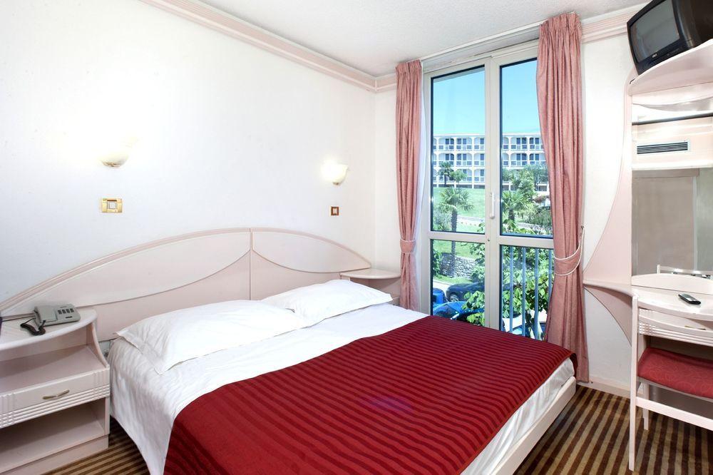 Hotel Zorna Plava Laguna Poreč Dış mekan fotoğraf