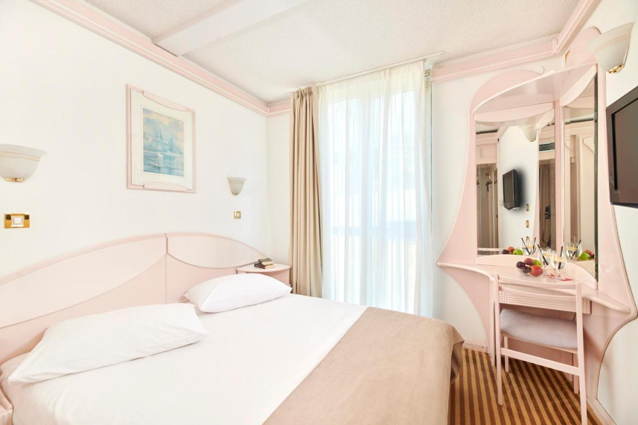 Hotel Zorna Plava Laguna Poreč Dış mekan fotoğraf