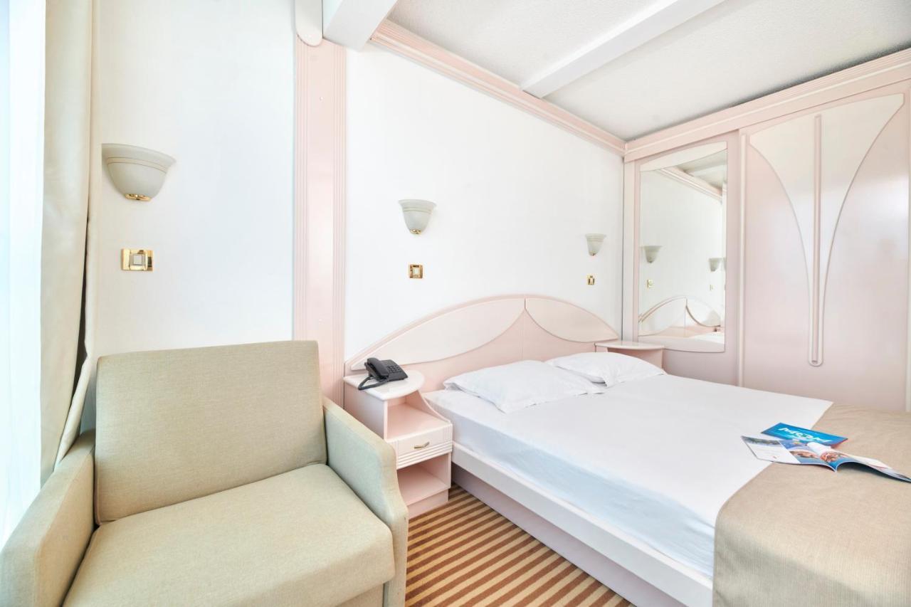 Hotel Zorna Plava Laguna Poreč Dış mekan fotoğraf