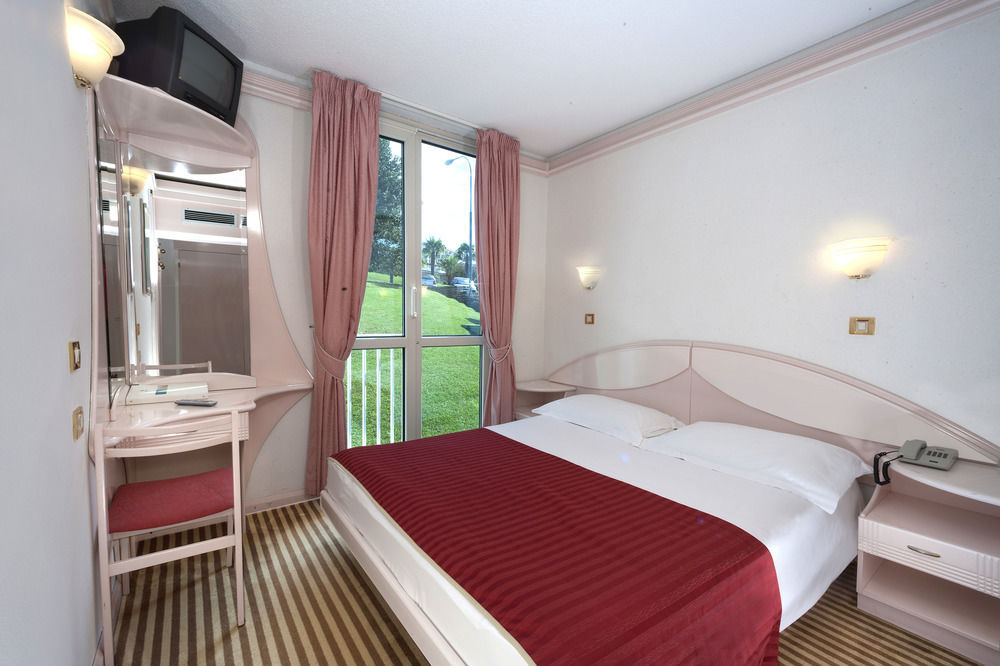 Hotel Zorna Plava Laguna Poreč Dış mekan fotoğraf