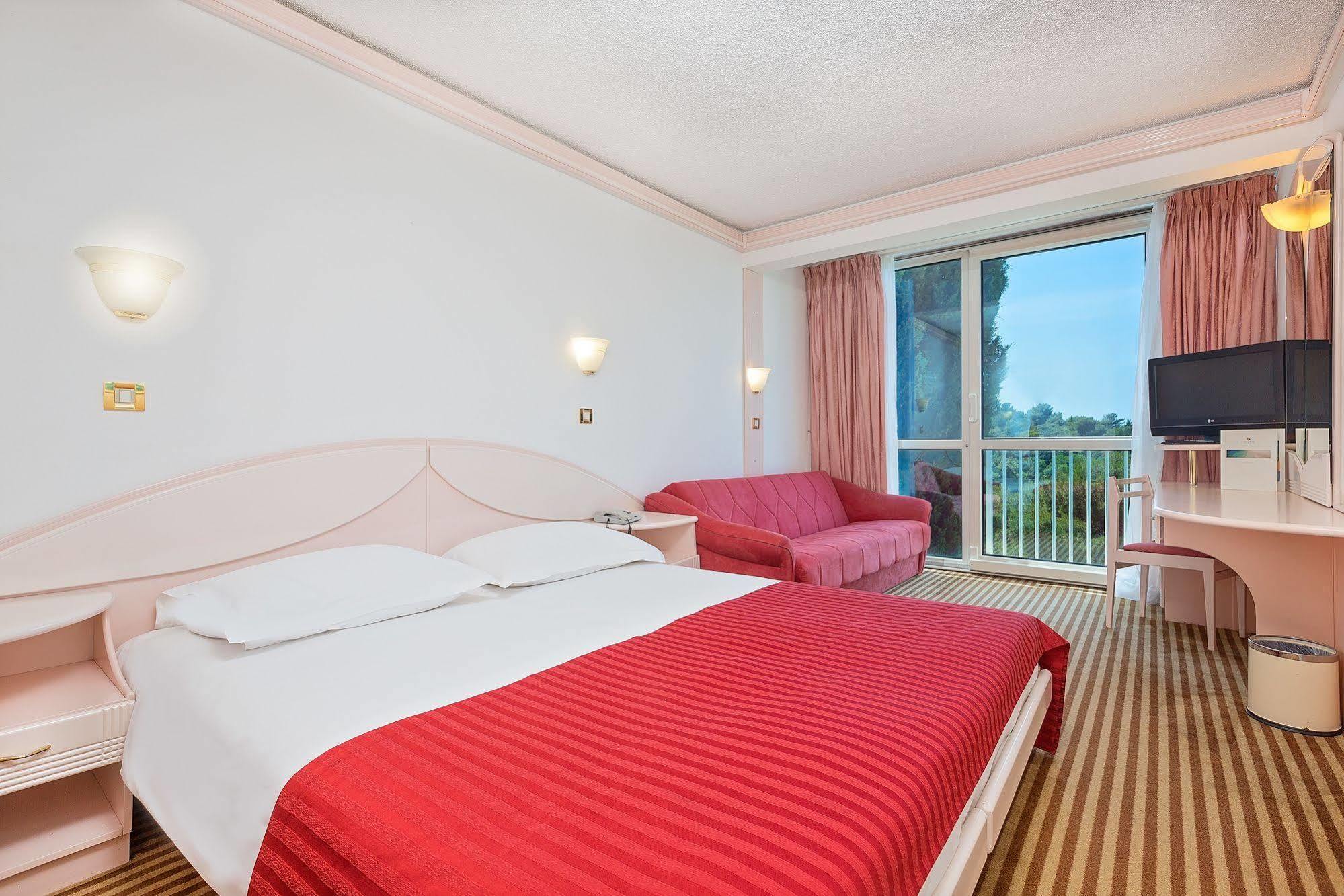 Hotel Zorna Plava Laguna Poreč Dış mekan fotoğraf