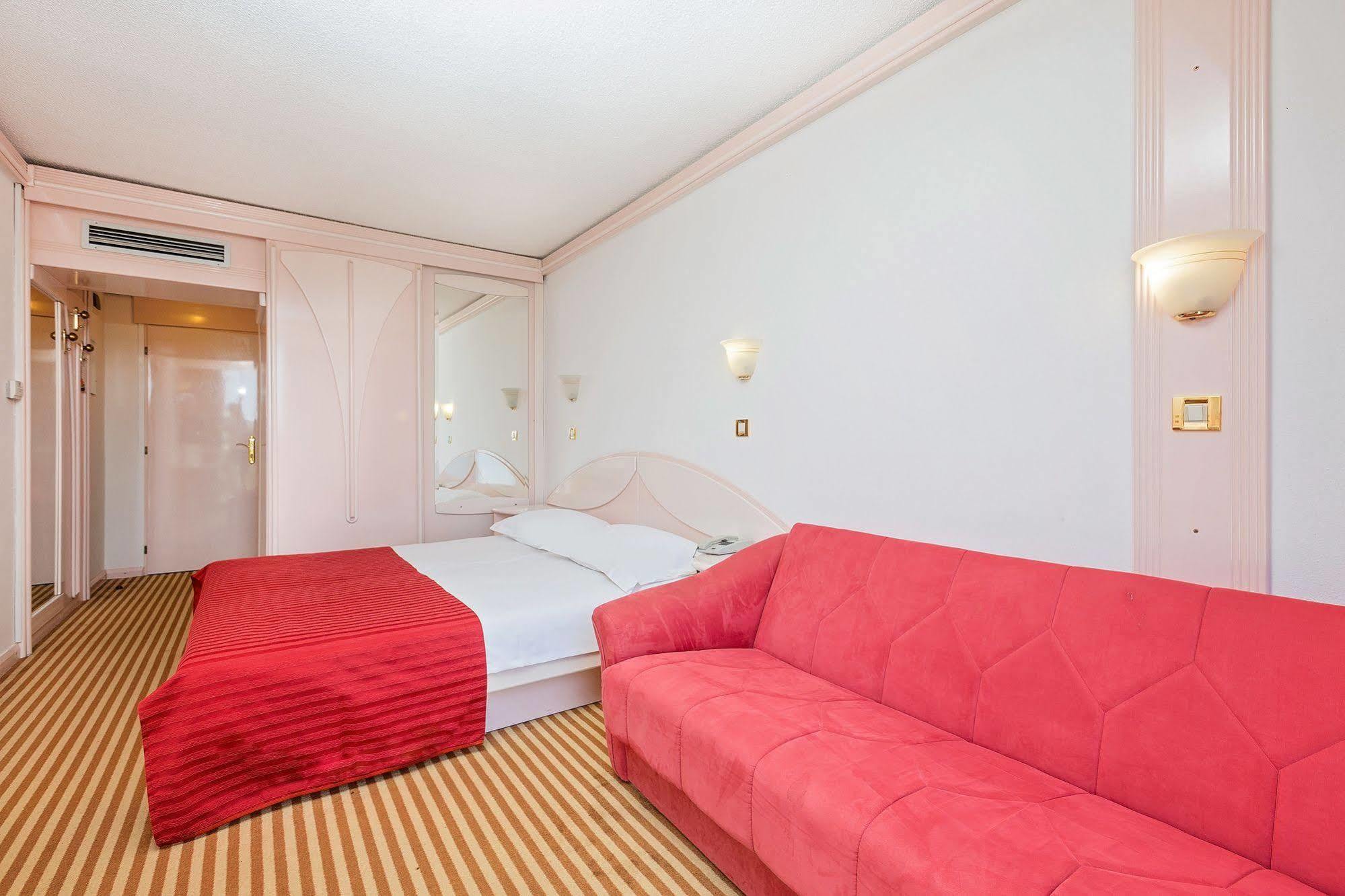 Hotel Zorna Plava Laguna Poreč Dış mekan fotoğraf